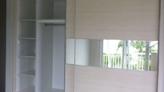 Lemari Pakaian Minimalis Dengan HPL